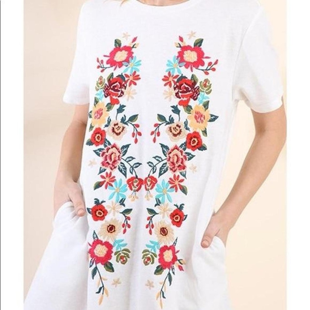 Umgee White Dress with Colorful Floral Embroidery Sz M